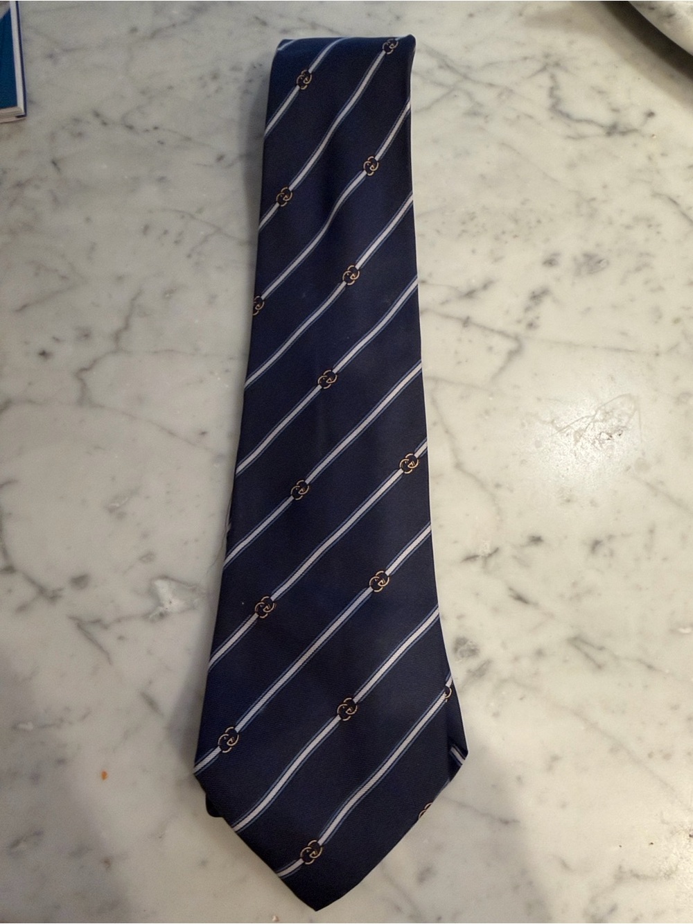 Vintage Gucci Navy Blue Silk Diagonal Stripe Tie with GG Motif - Picture 7 of 8